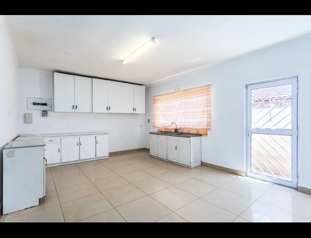 5 BEDROOM FREEHOLD SOLD IN CRAVENBY